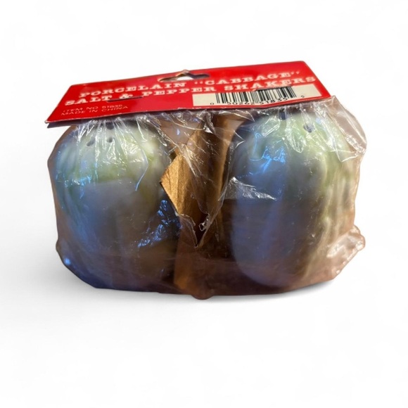 VTG Porcelain Cabbage Salt & Pepper Shakers New in Package Kitsch Kitchen Decor - Picture 3 of 4